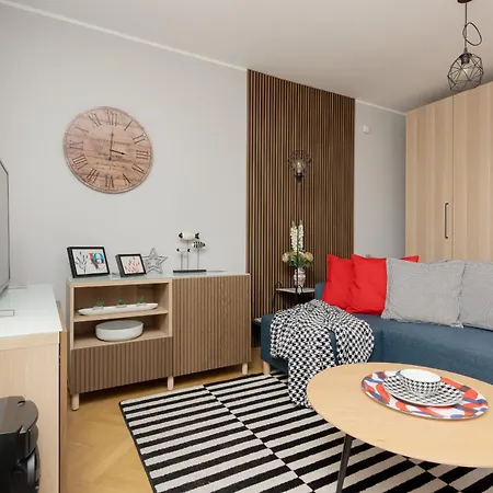 Stylish With Balcony Zoliborz By Renters ワルシャワ