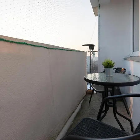Stylish With Balcony Zoliborz By Renters アパート